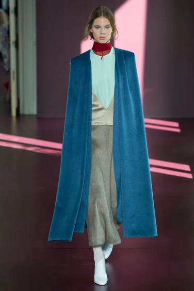 Look 3